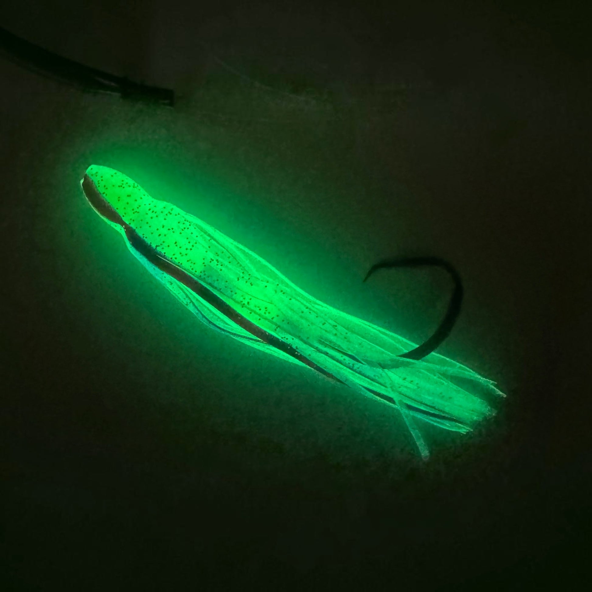 Dogfish Tackle & Marine glow-in-the-dark deep drop fishing rig with black nickel circle hook.