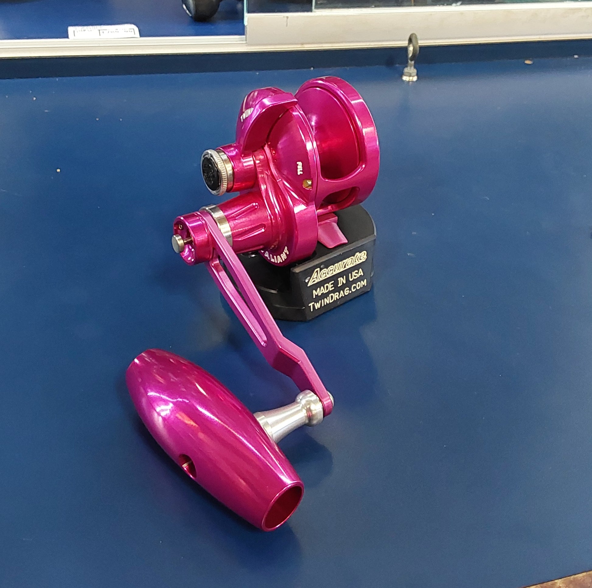 Accurate Valiant BV2-500N-SPJ-HOT PINK * - Dogfish Tackle & Marine